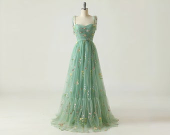 Robe de soirée en tulle vert clair à petites fleurs faite main, haute qualité garantie