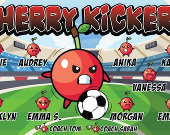Puede incluir: Un equipo de fútbol llamado "Cherry Kickers" con una mascota de cereza pateando un balón de fútbol. Los miembros del equipo se llaman Janie, Audrey, Anika, Kayla, Vanessa, Brooklyn, Emma S., Morgan y Emma D. Los entrenadores se llaman Tom y Sarah.