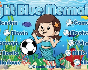 Puede incluir: Un roster de equipo para el equipo de fútbol Light Blue Mermaids. El roster incluye los nombres de las jugadoras: Hendrix, Alessia, Cameryn, Noelle, Harlowe, Cameron, Mackenzie, Vivianne, Millie y Eliana. El nombre del entrenador es Hope Reilly.