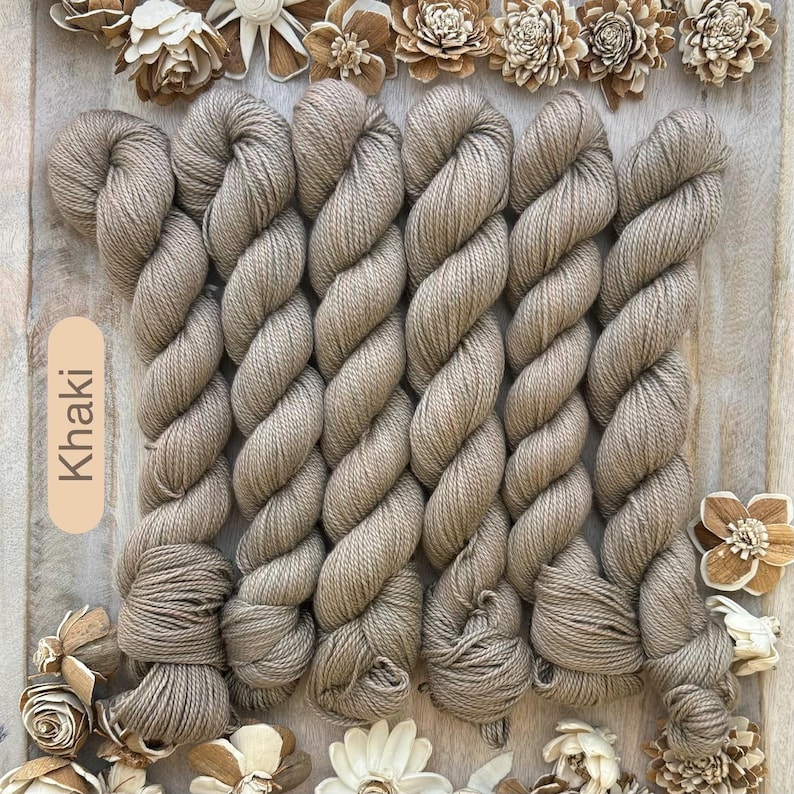 Fil de coton Pima DK biologique teint à la main • Coloris uniques Khaki