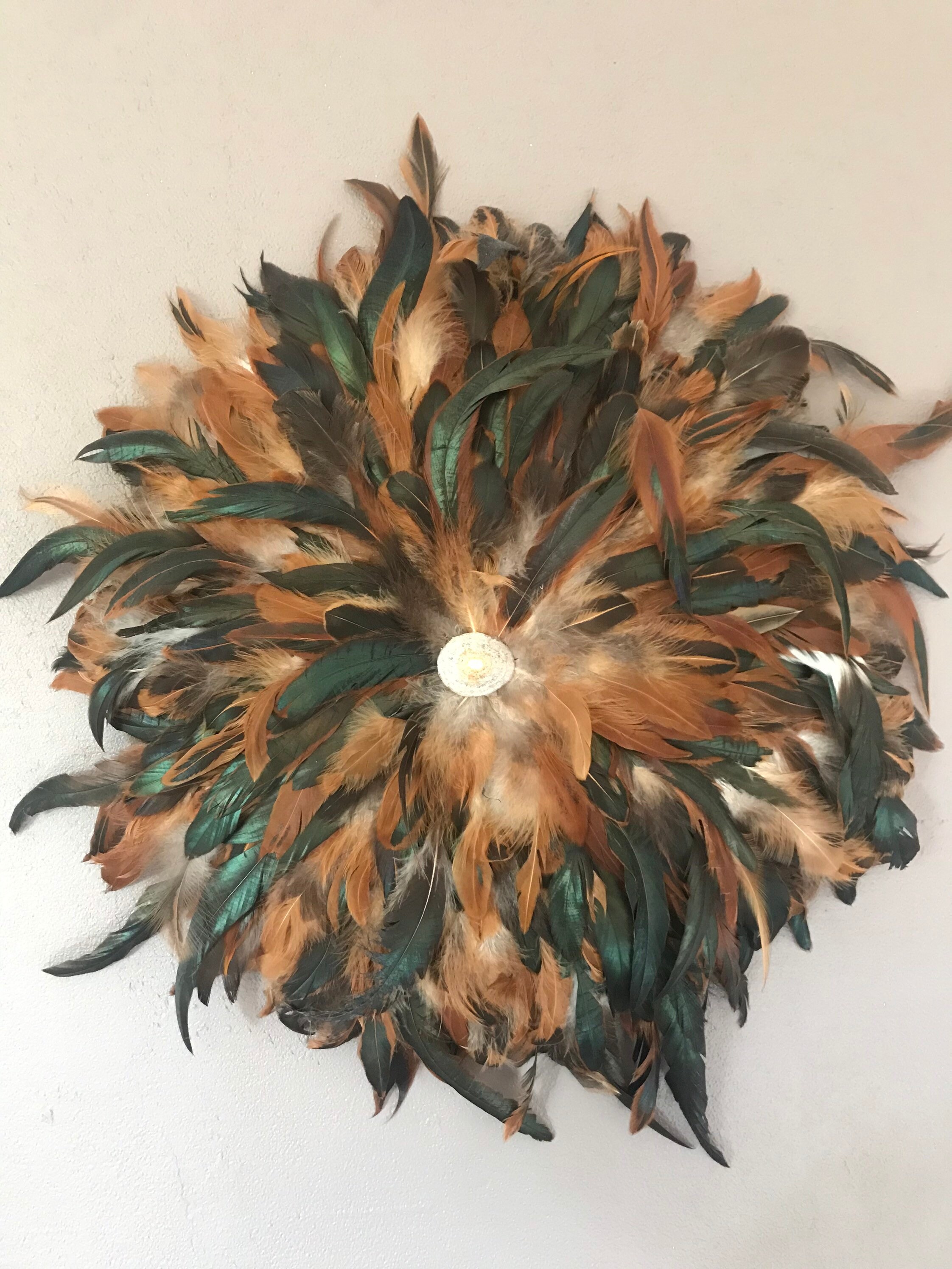 Grand Juju Hat Diamètre 55cm, Décoration Murale Ethnique, Plumes et Coquillages, Pour Une Ambiance B