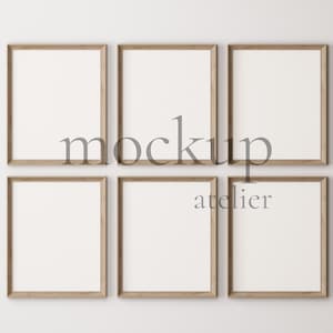 Könnte beinhalten: Sechs leere Bilderrahmen mit einer hellen Holzoptik sind in einem Raster auf einer weißen Wand angeordnet. Die Rahmen sind alle gleich groß und haben ein schlichtes, modernes Design.