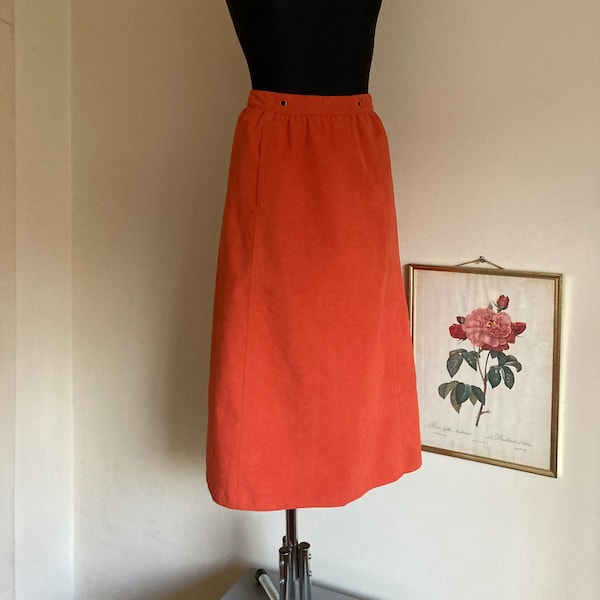 jupe en daim végétalienne vintage par Smarti | Tissu Alcantara | Jupe en faux suède artificiel orange | Taille haute Une ligne | DE34-36 SM US4-6 UK8-10