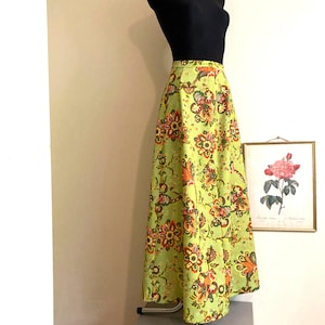 Vintage 70s Boho Flower Child Maxi Skirt | Polyester Jersey Fabric Pear Green w/Floral Bold Print | A Line High Waist | Size M DE36 US6