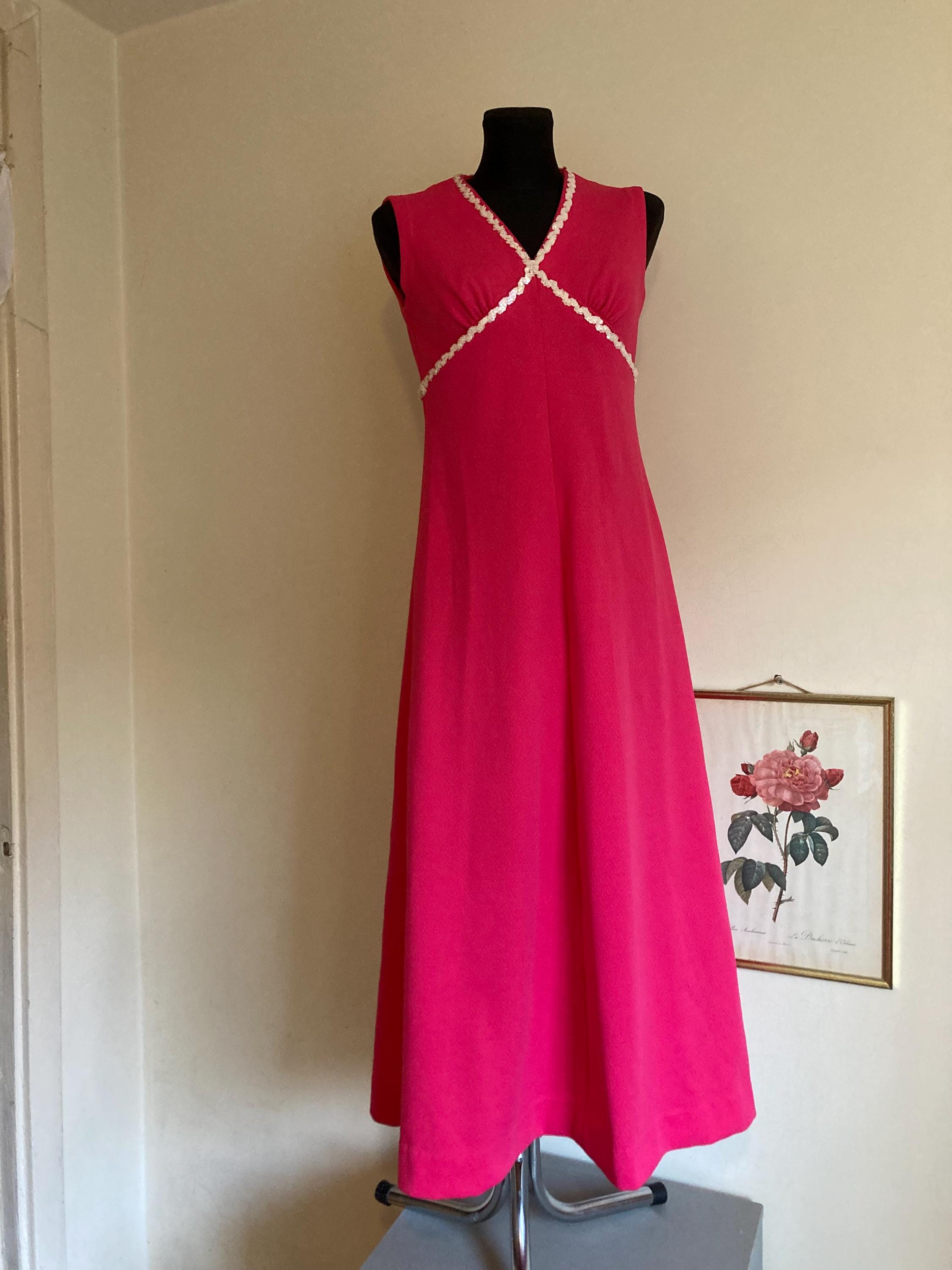 Vintage 60s Maxi Evening Gown in Fuchsia Pink Crimplene Fabric | Sequined | Sleeveless V-Neck Dress | Empire Waist A-Line | DE36-38 M Us8-10