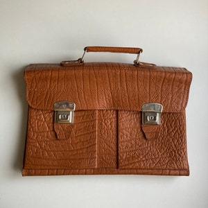 Vintage Office Aktetas / Messenger Handtas | Lichtbruin leer met 2 metalen sluitingen | Unisex | 1 hoofdvak 2 zakken