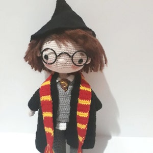 Häkel-Zauberer-Puppe: Handgemachtes Amigurumi-Schüler-Spielzeug