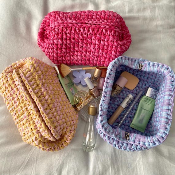 Chunky Crochet Makeup Bag: Handmade Cotton Cosmetic Organizer with Metal Frame