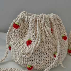 Crochet red strawberry drawstring bucket bag,Amigurimi strawberry fruit bag,Cute strawberry fruit bag,minimalist drawstring bucket bag