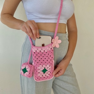 Capa de telefone quadrada rosa de crochê da vovó e acessório de fone de ouvido, suporte de telefone, bolsa transversal, presentes para irmã, presentes para adolescentes
