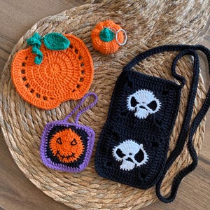 Ensemble cadeau d'halloween au crochet, support pour téléphone tête de mort en sucre, support pour casque à motif citrouille, porte-clés au crochet cadeau grande soeur, dessous de verre au crochet