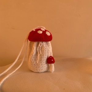 Sac à épaule en forme de champignon rouge au crochet,sac fourre-tout à cordon,Cadeau pour les amoureux des champignons,Petit sac en forme de