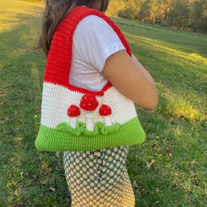 Crochet 3D mushroom shoulder bag, Unique handbag, Mushroom Lover Gift, Forest bag, Cute shoulder bag, Amigurumi mushroom, Festival bag