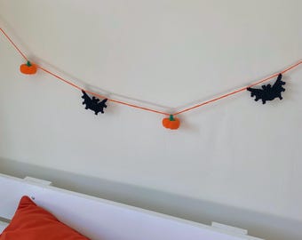 Crochet Halloween Garland: Pumpkin & Bat Fall Decor