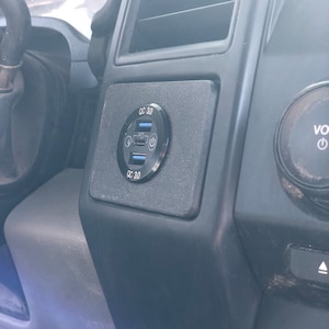 2015-20 2WD F150 / 18-22 Expedition USB Charger Outlet Mount Panel (USB Outlet Not Included)