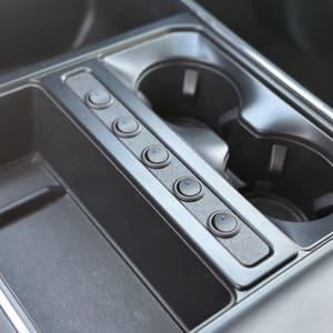 2021-2025 フォード F-150 センターコンソール ナローポケット ロッカースイッチパネル (スイッチは付属しません)