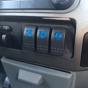 08-16 F250/F350 Rocker Switch and USB/Voltmeter Panel (Switches not included)