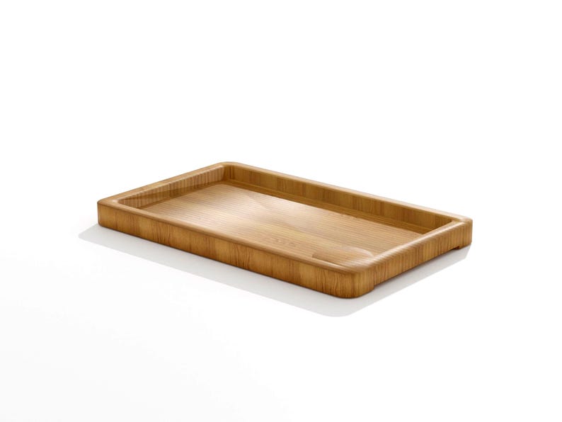 K&ouml;nnte beinhalten: Ein rechteckiges Holztablett mit hellbraunem Finish. Das Tablett hat einen erh&ouml;hten Rand und einen flachen Boden. Die Holzmaserung ist auf der Oberfl&auml;che sichtbar. Das Tablett ist zum Servieren oder Pr&auml;sentieren von Gegenst&auml;nden bestimmt.