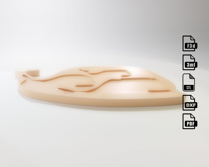 Puede incluir: Un objeto decorativo en forma de ballena, de color beige claro, con una serie de l&iacute;neas curvas y empotradas. El objeto est&aacute; sobre un fondo blanco. Se ven iconos de archivos F3d, 3mf, STL, DXF y PDF.