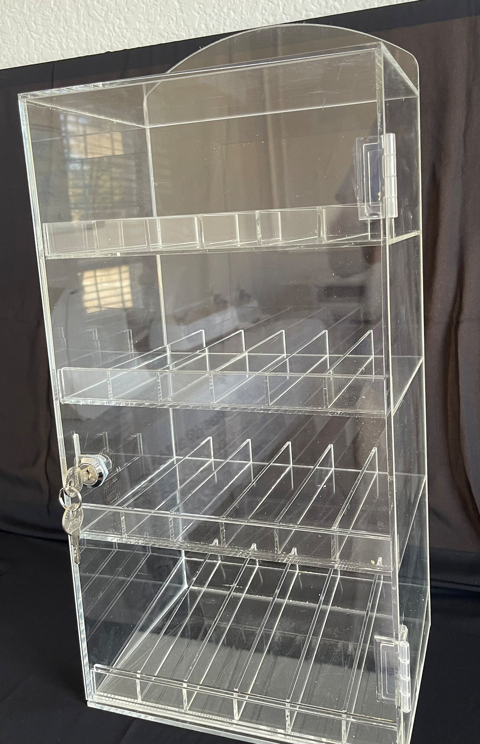 Clear Rack Acrylic Clear Shelving Display Rack With Lockable Door- 18
