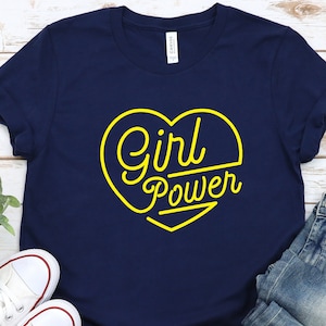 Camiseta Girl Power, camiseta con corazón, camiseta feminista, regalo para ella, regalo para feministas, camiseta de mujer empoderada, camiseta Girl Power, camiseta Girl Power
