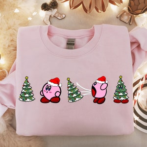 Sudadera con regalo de Navidad de Kirby, sudadera divertida de Navidad, camiseta divertida de Navidad, sudadera de Navidad, camiseta de árbol de Navidad, sudadera