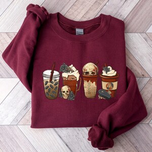 Sudadera de café de Halloween, sudadera de café espeluznante, camiseta de esqueleto de Halloween, sudadera de Halloween, camiseta espeluznante, camiseta gótica, Halloween