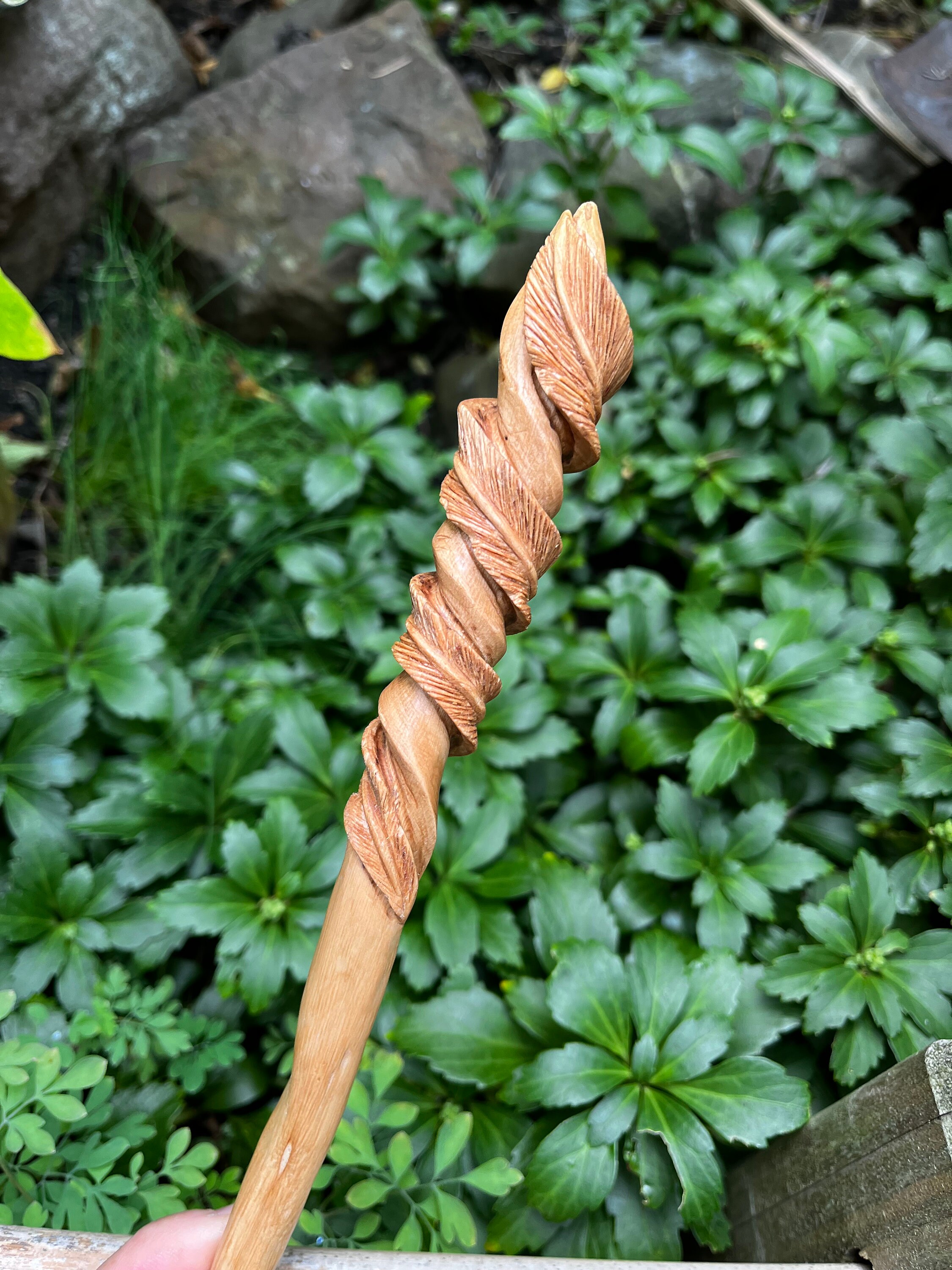 Handgeschnitzter Zauberstab aus Haselnussholz, Phoenix Feder Griff - Etsy.de