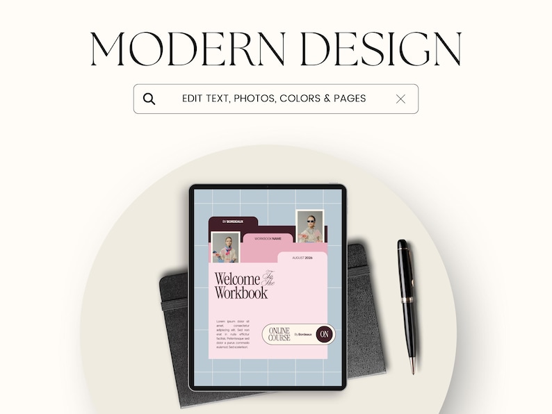 Może przedstawiać: Tablet cyfrowy wyświetlający szablon skoroszytu z jasnoniebieskim tłem w kratkę, r&oacute;żowymi zakładkami oraz tekstem Welcome To the WORKBOOK, Online Course i August 2020. Czarny długopis spoczywa na ciemnoszarym, teksturowanym etui obok tabletu.