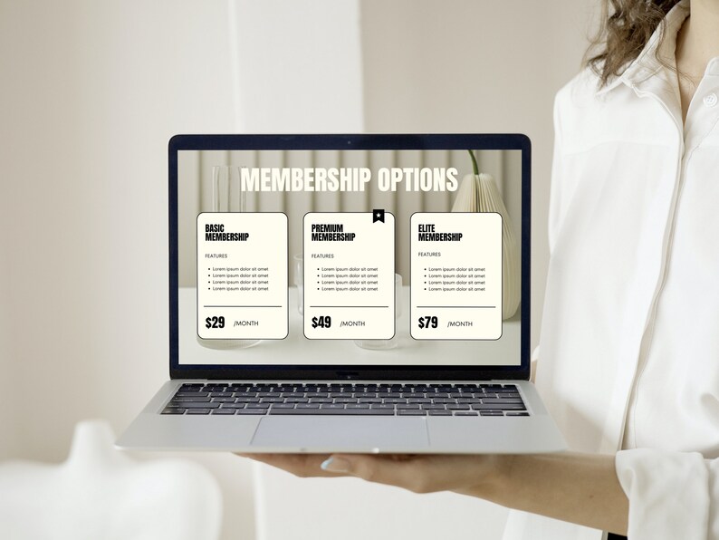 Puede incluir: Una pantalla de computadora port&aacute;til que muestra tres opciones de membres&iacute;a: B&aacute;sica, Premium y &Eacute;lite. Cada opci&oacute;n enumera las caracter&iacute;sticas y un precio mensual: 29 &euro;, 49 &euro; y 79 &euro;.