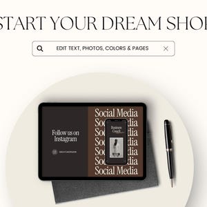 K&ouml;nnte beinhalten: Ein Mockup eines Tablets und eines Telefonbildschirms, auf dem eine Social-Media-Marketing-Vorlage mit dem Text "Social Media" und "Folge uns auf Instagram" angezeigt wird. Das Tablet und das Telefon befinden sich auf einer wei&szlig;en Oberfl&auml;che mit einem schwarzen Stift.