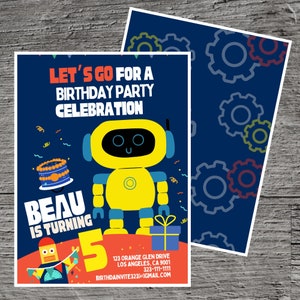 Puede incluir: Una invitación a una fiesta de cumpleaños con un robot amarillo con brazos y piernas azules. La invitación tiene un fondo azul con engranajes coloridos y el texto "Let's go for a birthday party celebration Beau is turning 5".