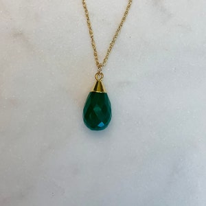 Collana a goccia in onice verde