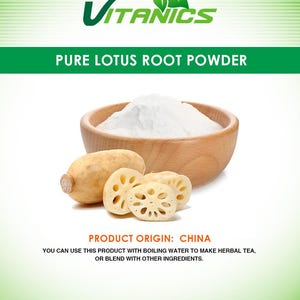 Peut inclure: Une poudre blanche dans un bol en bois avec une racine de lotus brun clair et des tranches de racine de lotus. Le produit est étiqueté "Pure Lotus Root Powder" et "Origine du produit : Chine".
