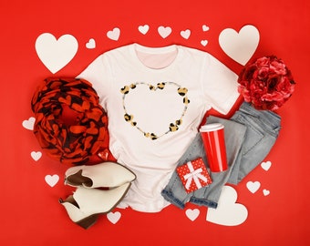 Leopard Heart Print Valentines Day Shaped T Shirt / Mujer Valentine Day T Shirt / Regalo para ella / Camiseta de cumpleaños / Camisa oversize / Regalos