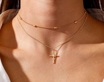 Collana con croce minimalista per una grazia senza tempo