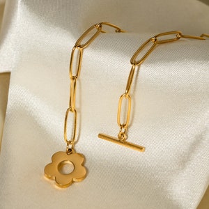 Collana di fiori minimalista per un'eleganza senza tempo immagine 5