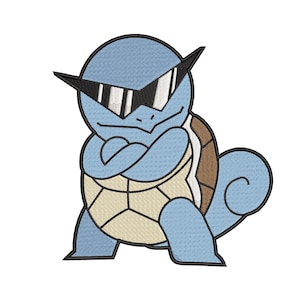 Puede incluir: Una tortuga de dibujos animados azul y marrón con gafas de sol y los brazos cruzados. La tortuga mira hacia la derecha.