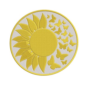 Peut inclure: Un patch rond brodé avec un tournesol jaune et un cercle de papillons autour. Le tournesol a un centre jaune et des pétales. Les papillons sont tous jaunes et ont un contour blanc.