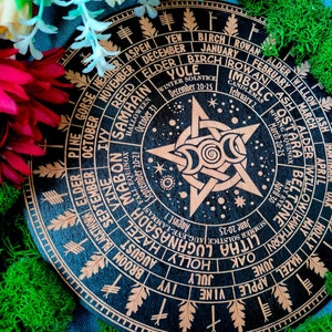 Wiel van het jaar, heidense heks en Wicca kalenderbord, wanddecor, wiel van het seizoen, houten altaartegel, heksencadeau, 4 sabbatcadeaubonnen