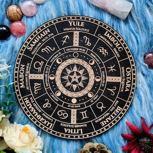 Wiel van het jaar, heidense heks en Wicca kalenderbord, wanddecoratie, wiel van het seizoen, houten altaartegel, heksencadeau, 4 sabbatcadeaubonnen