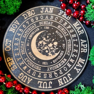 Floral Pendulum Board met maansikkel en spirituszwijn voor antwoorden, hulpmiddelen voor waarzeggerij voor hekserij, altaardecoratie, 2 kaarten met maanmagie