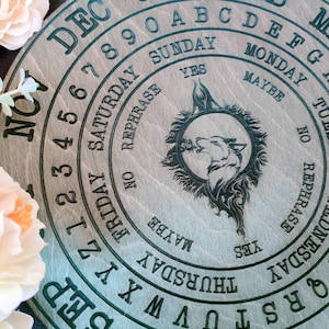 Pendulum Board met wolf en geest zwijn voor antwoorden, hekserij waarzeggerij gereedschap, altaar decoratie, 2 kaart met maan magie