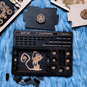 DnD Player&#39;s Tray &quot;Cat&quot; Spell Tracker Board – Wooden RPG Organizer with Dice Tray & Life Counter, Spell Slot Tracker, Conditions Tracker