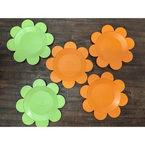 Vintage 1970 Flower Shaped Paper Plate Holders Beautyflex Orange Green