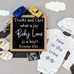 Es un anuncio de embarazo de revelación de género de niño / Cars Boy Announce / Boy Gender Reveal Digital/ Race car /Racing / Baby Boy