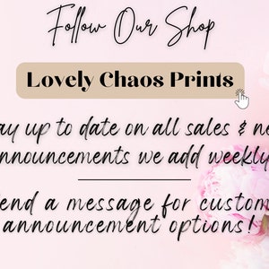 Peut inclure: Un fond floral rose et blanc avec un rectangle beige qui dit "Lovely Chaos Prints". Le texte ci-dessous dit "Restez au courant de toutes les ventes et des nouvelles annonces que nous ajoutons chaque semaine ! Envoyez un message pour des options d'annonce personnalis&eacute;es !"
