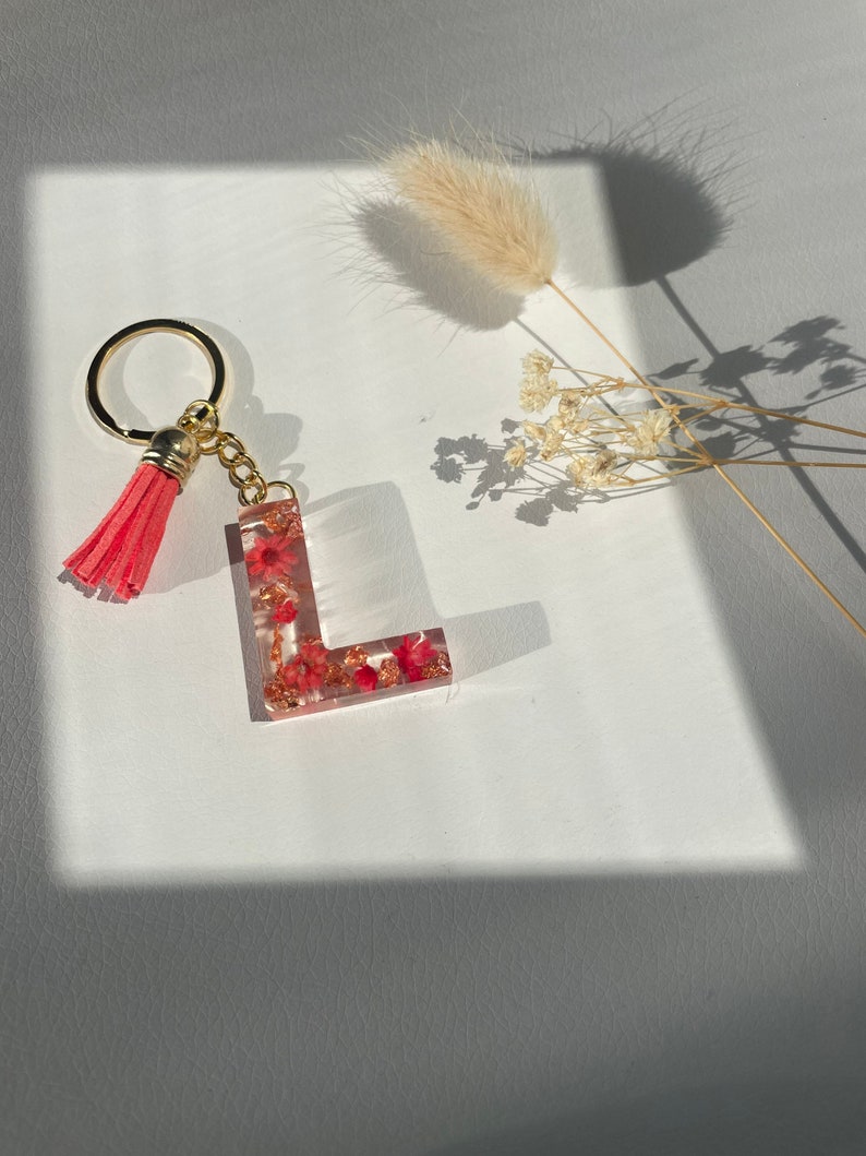 Porte clés en résine personnalisable avec fleurs séchées et pompons image 7