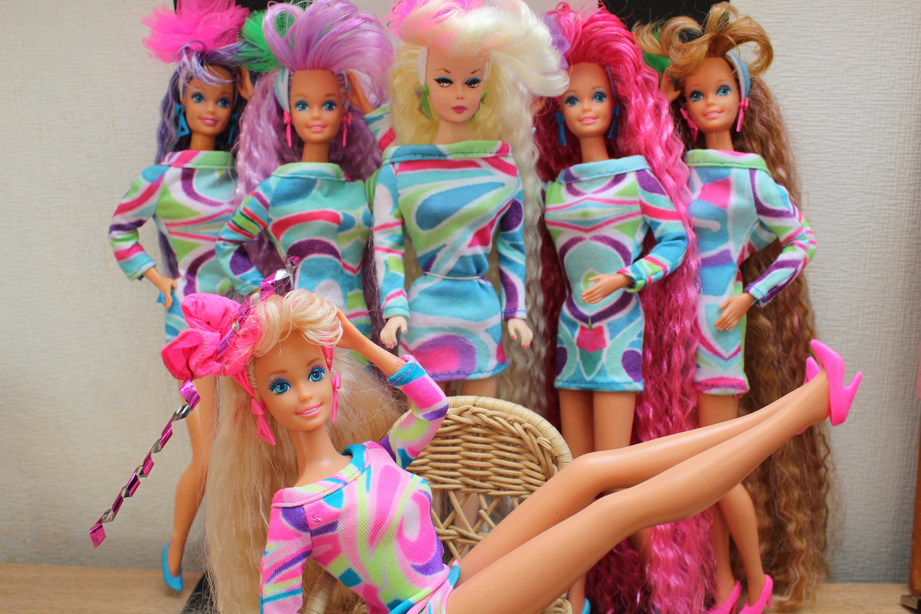 Vêtements Barbie, mode et accessoires sur le thème du rocker 2-Pack pour  poupées Barbie 