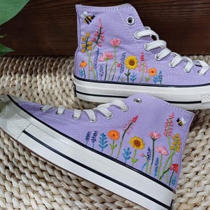 Converse montantes brodées tournesols, fleurs brodées Converse Chuck Taylor personnalisées, tournesol brodé sur des chaussures converse montantes